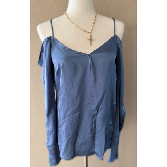 Cold shoulder top in indigo - Picture 4 of 6